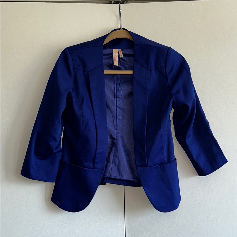Vibrant Blue Prevett Blazer with Modern Cropped Design